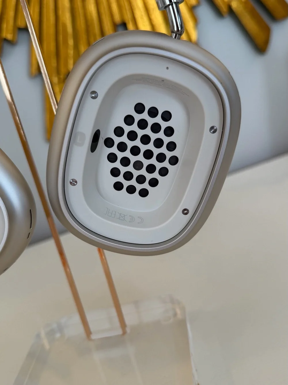 Apple AirPod Max 2 in Starlight